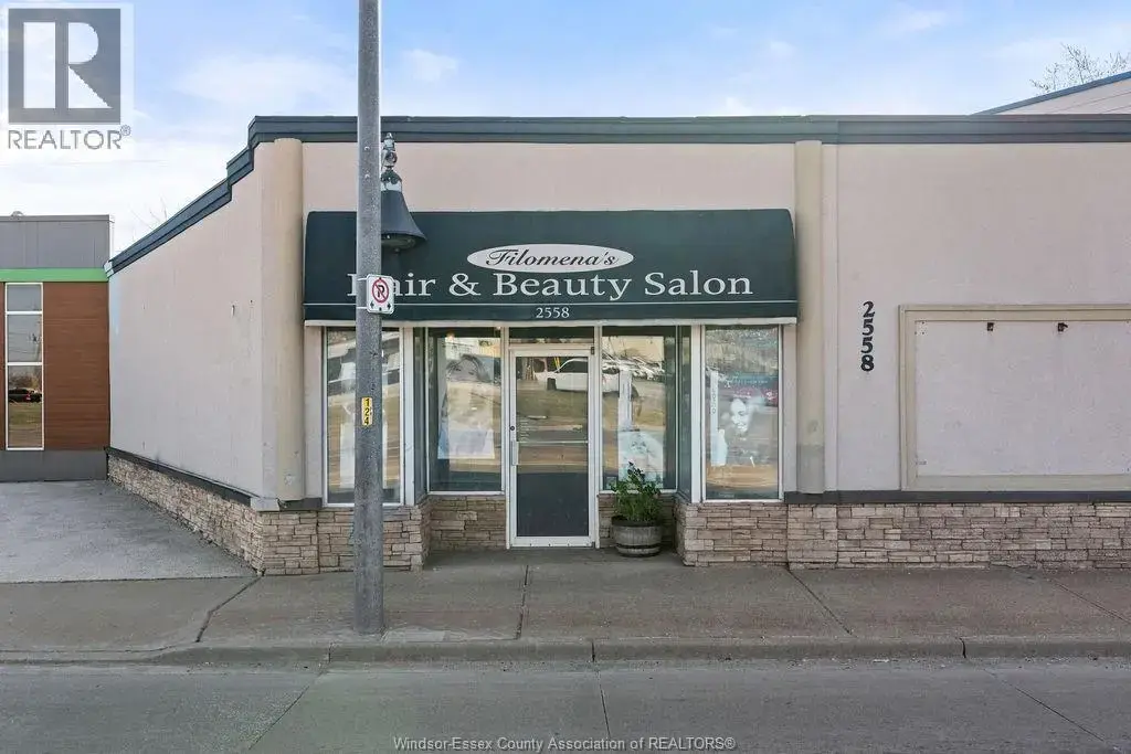 2558 Howard, Windsor